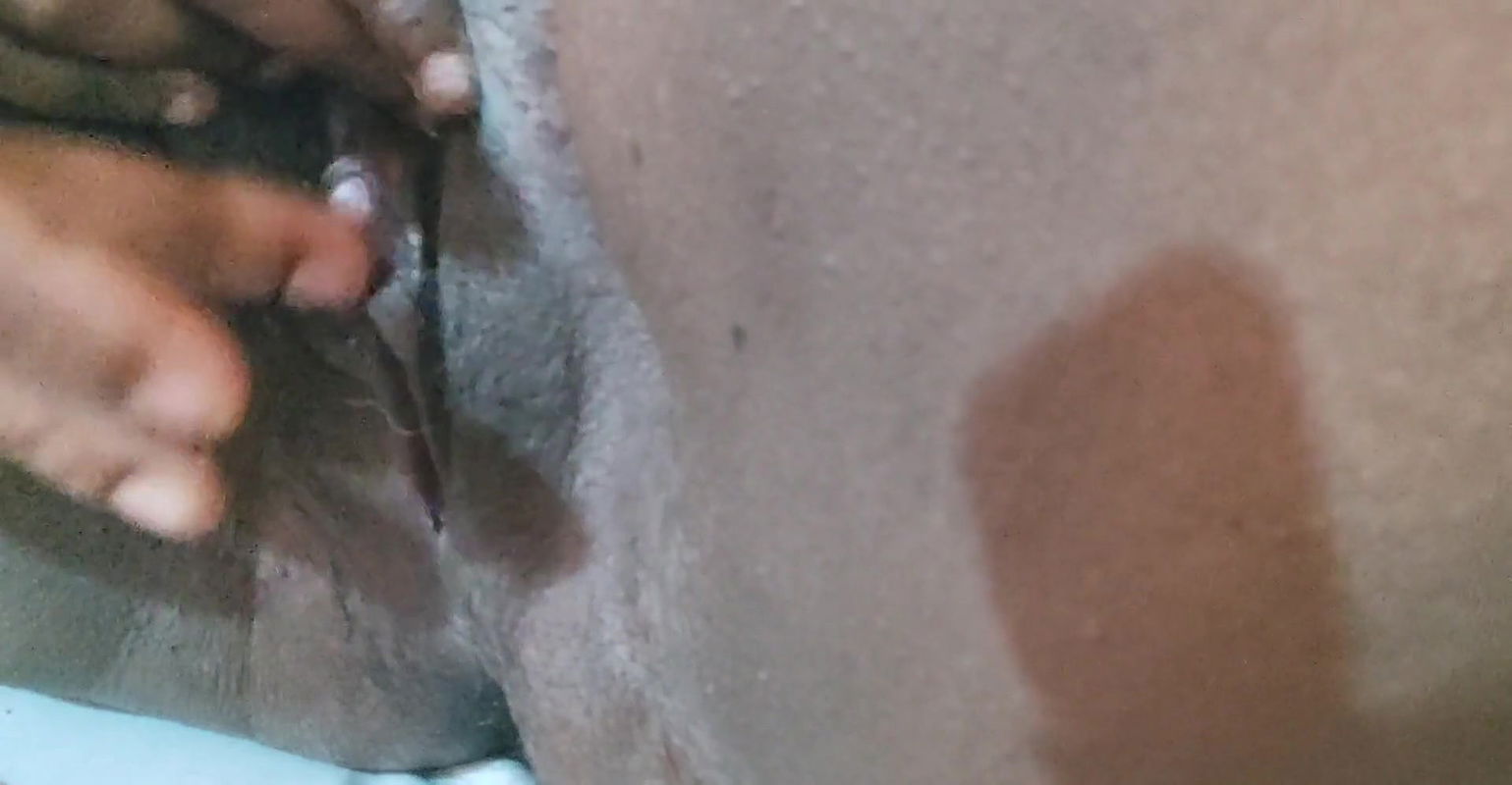 Mallu Desi horny Indian babe is so horny with her pussy