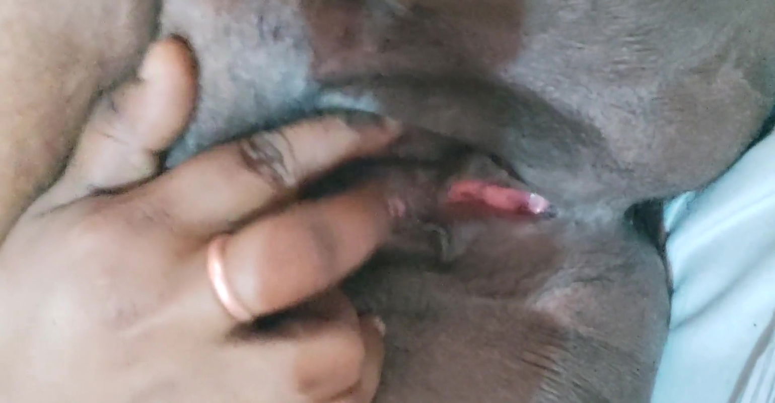 Mallu Desi horny Indian babe is so horny with her pussy