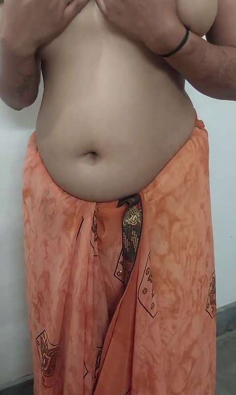 Sexy bhabhi na apni ki heat ampi hand se sex kar apna pani nikala beauti full video so nice video