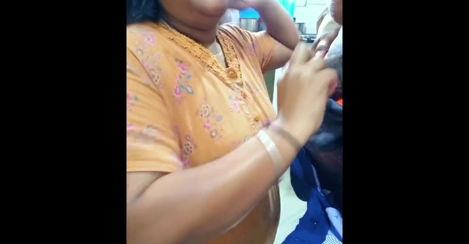 Desi bhabhi ko kitchen me devar ne lund chusa diya