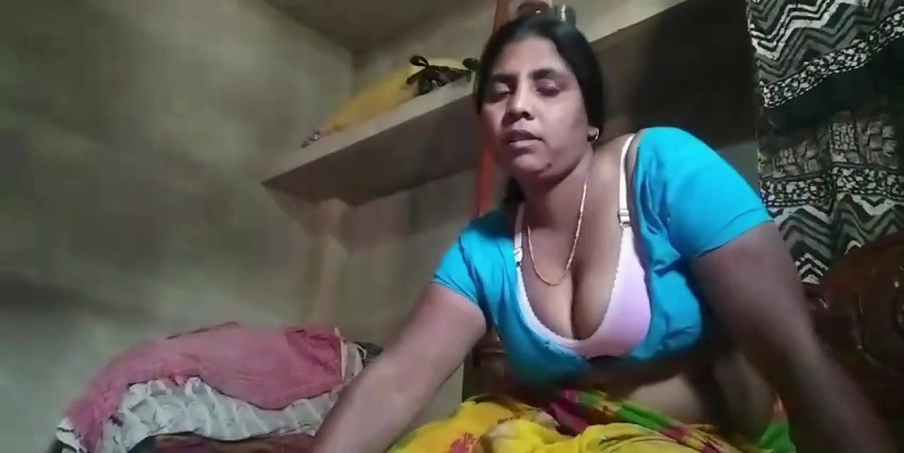 Hot wife leaked video Indian hot house wife