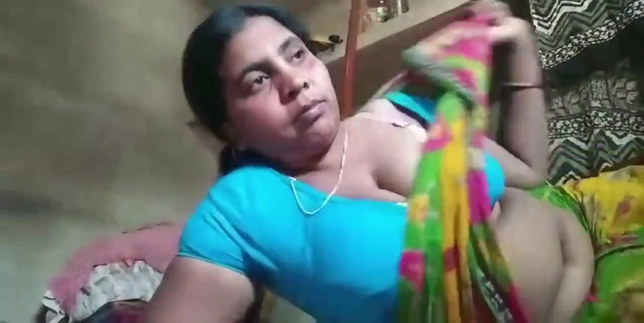 Hot wife leaked video Indian hot house wife