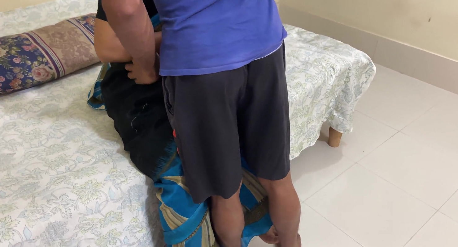 I saw my aunty cooking alone in the kitchen, I hugged her and started fucking