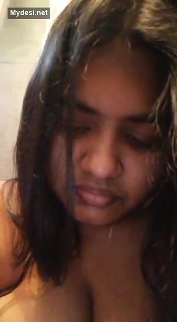 Desi wife sexy face on fing time