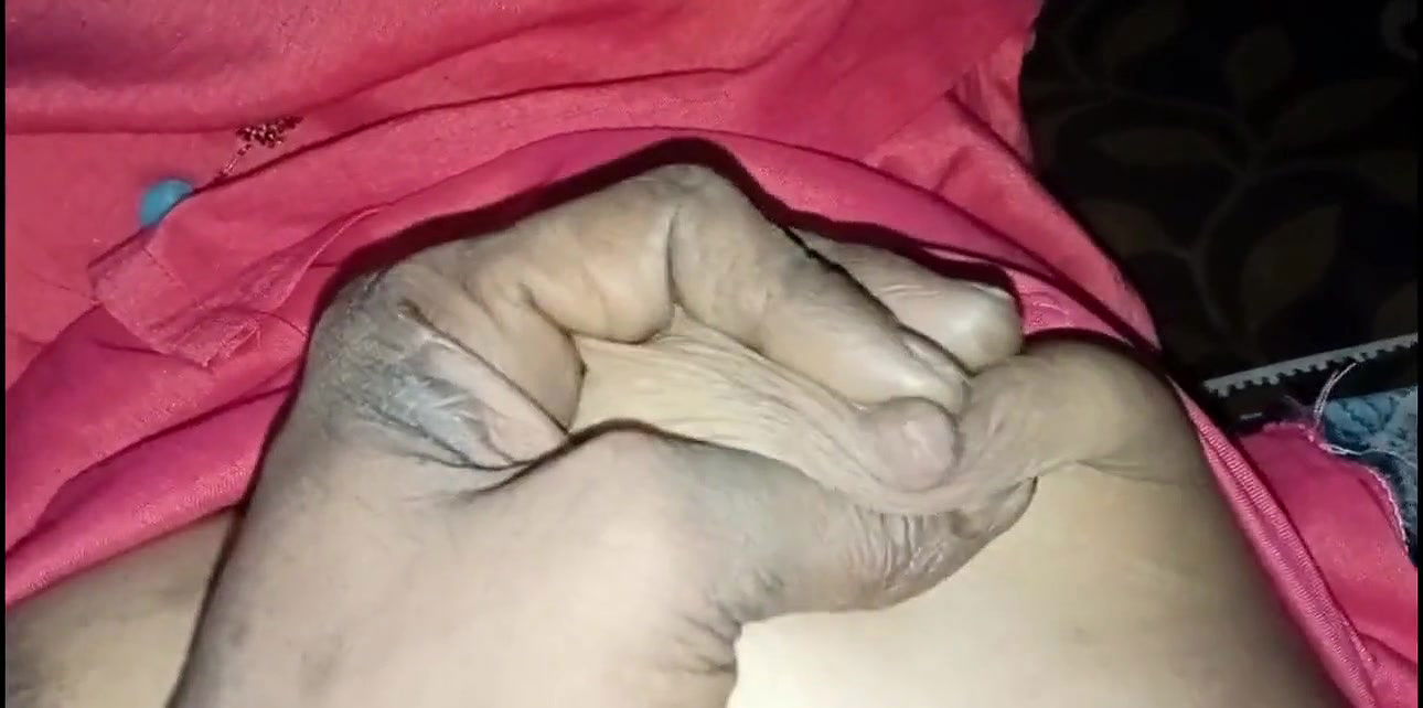 Seeing the wife alone in the house, he did not stay