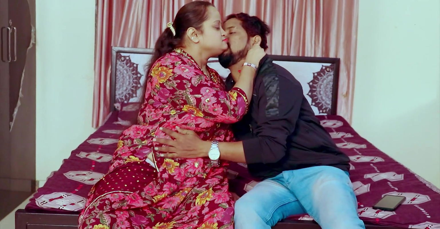 Beta ne apni chachi ko akela pake chod diya