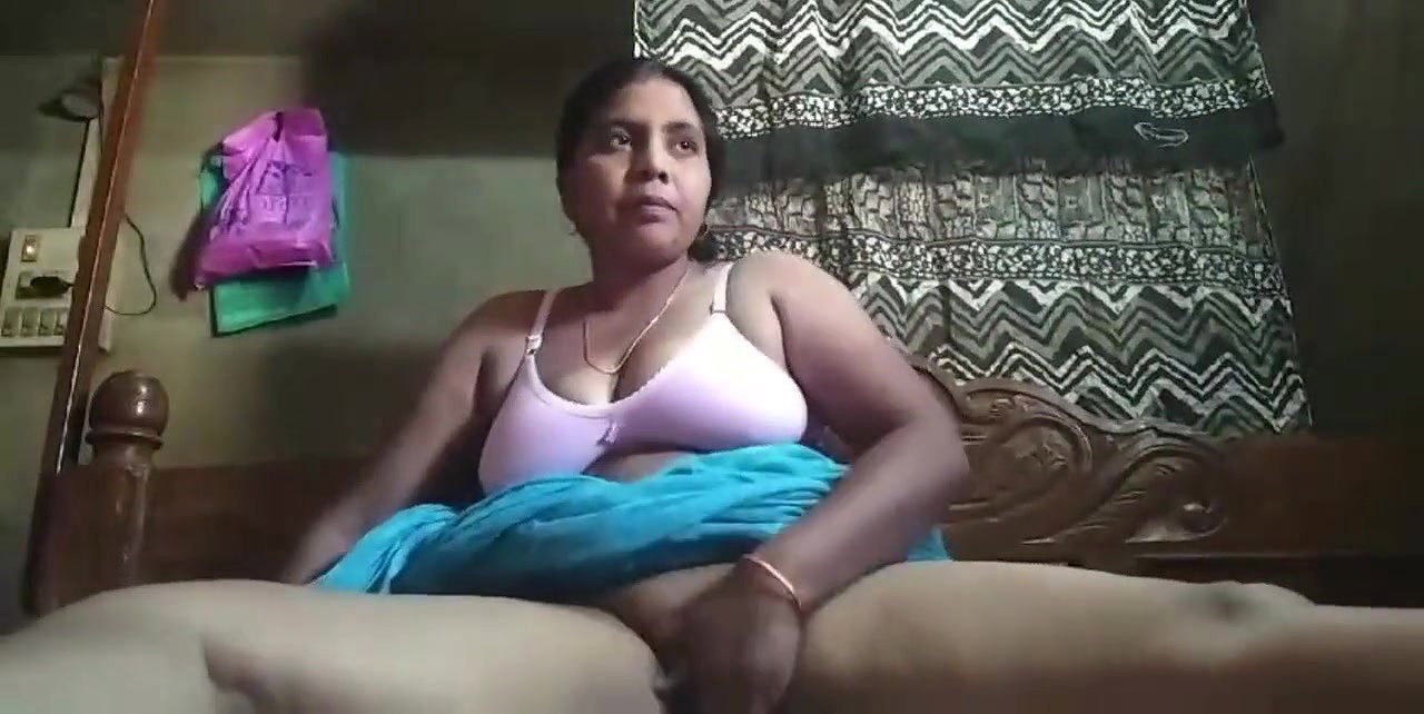 Desi fingering house wife with face