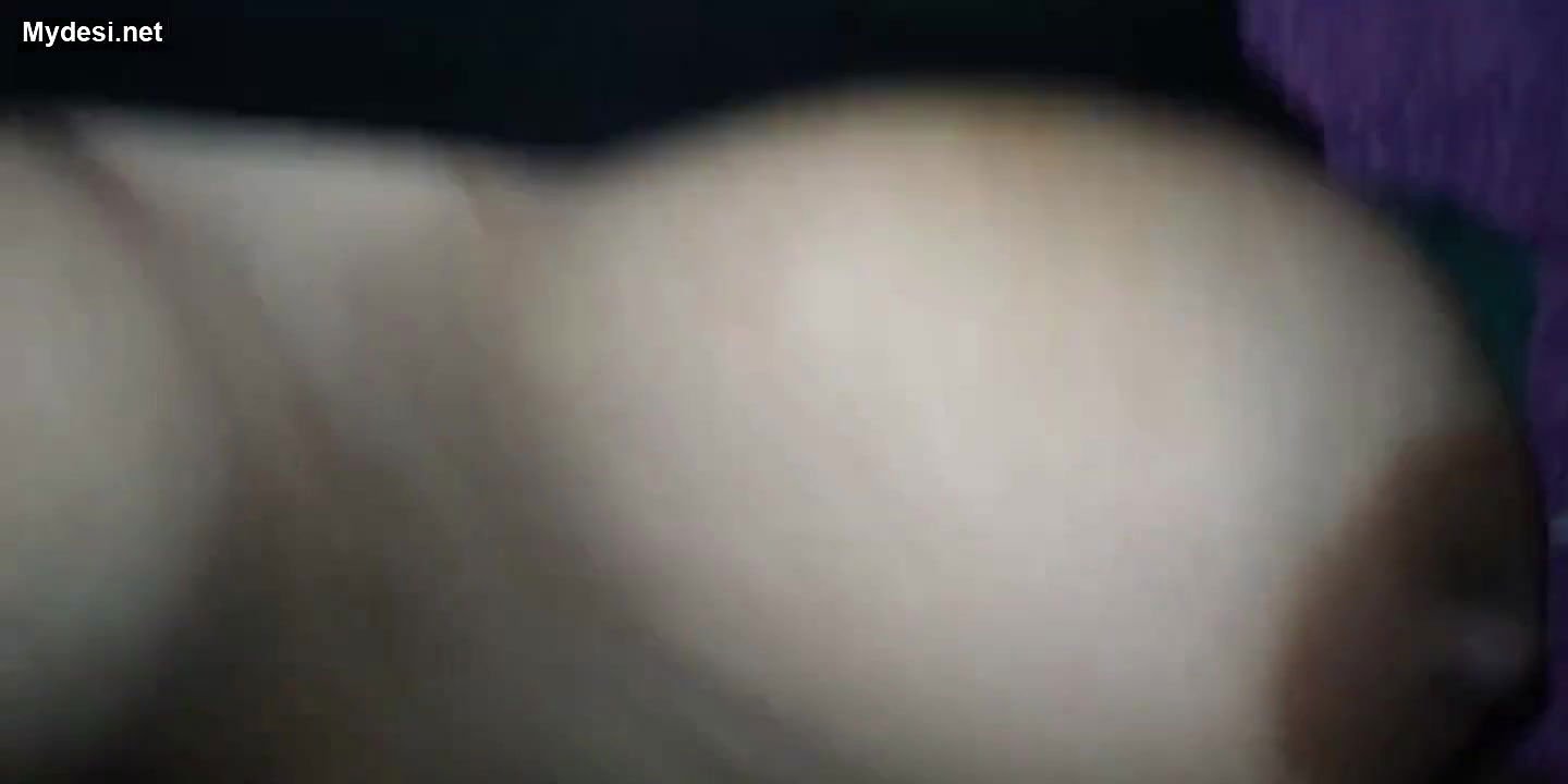 DESI WIFE NE BOYFRIEND SE CHOOT ME TEL LAGA KE HATH V LUND L