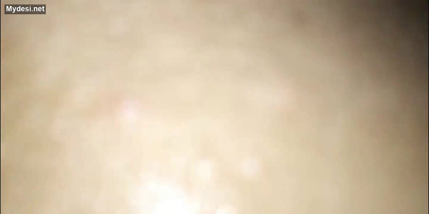 DESI WIFE NE BOYFRIEND SE CHOOT ME TEL LAGA KE HATH V LUND L