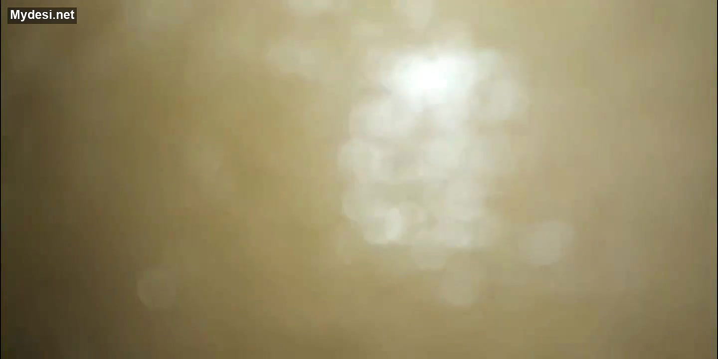 DESI WIFE NE BOYFRIEND SE CHOOT ME TEL LAGA KE HATH V LUND L