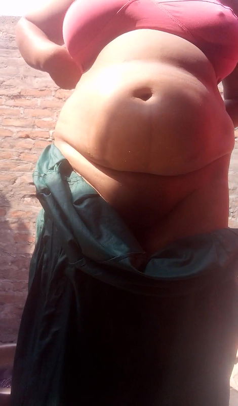 Beautiful college girl is fingaring in Her pussy