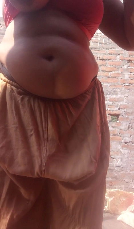 Beautiful college girl is fingaring in Her pussy