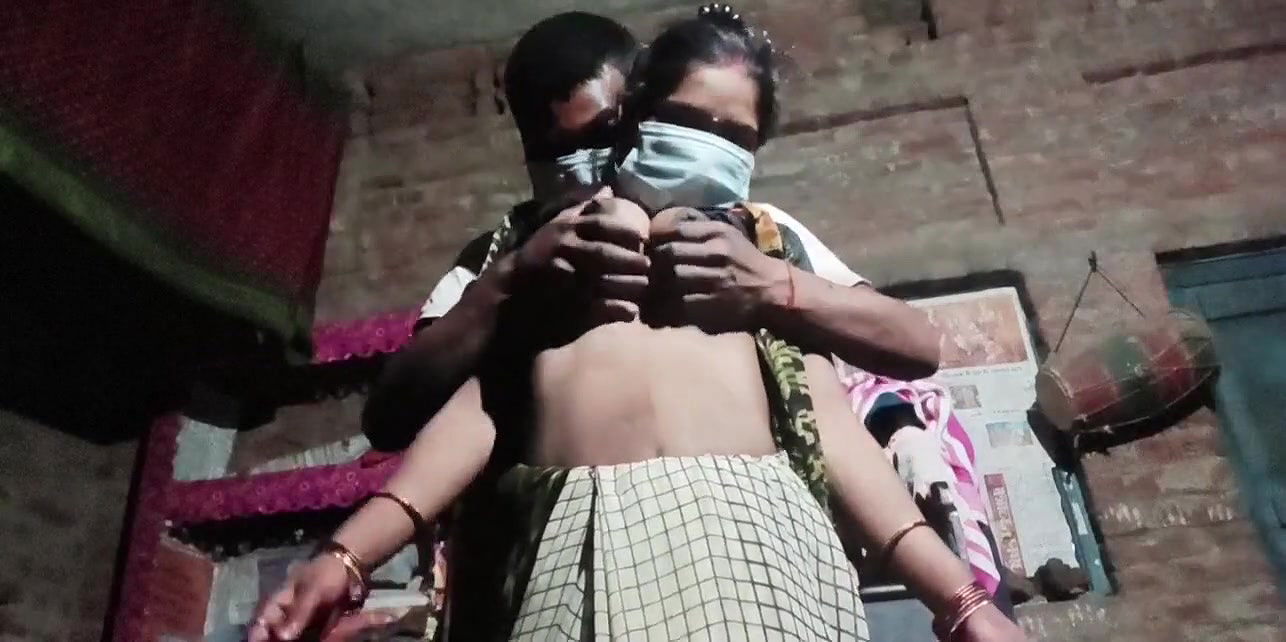 Bhabhi ko raat main utha utha kar choda Hindi odia