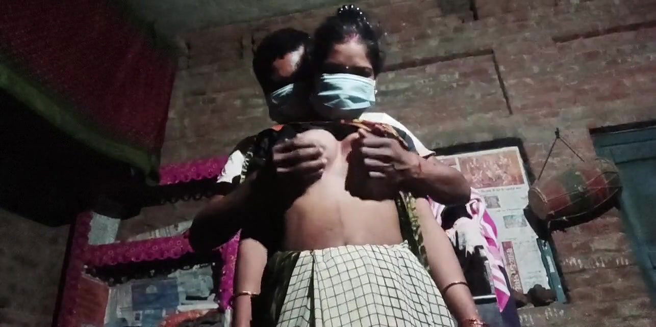 Bhabhi ko raat main utha utha kar choda Hindi odia