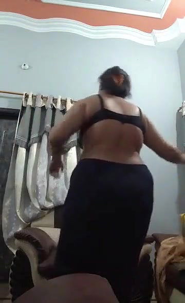 Big Ass Horny aunty nude fingering pussy