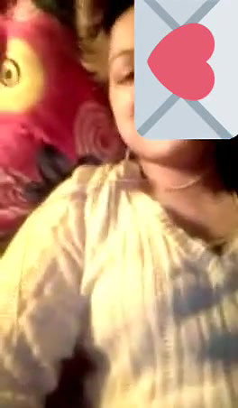 Desi girl Showing boobs and Pussy On Video call