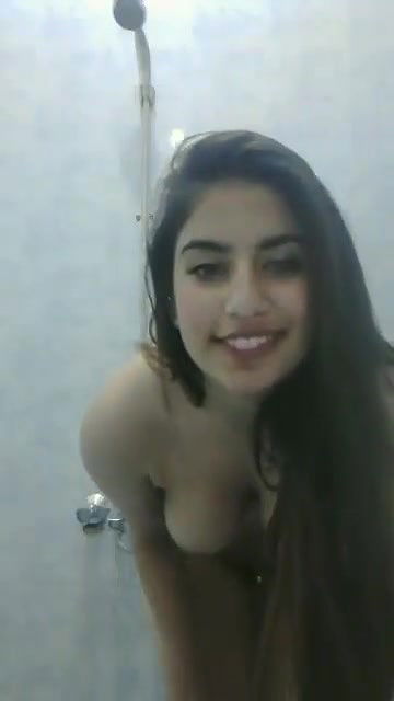 Desi cutie showing boobs and pussy