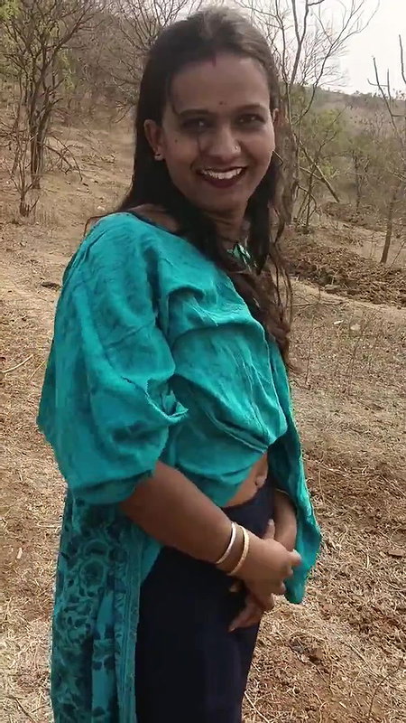 Desperate Wife Kavita Outdoor Fucking with Hubby in Jungle