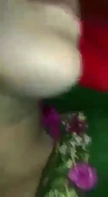 Desi girl eeing while in a sex