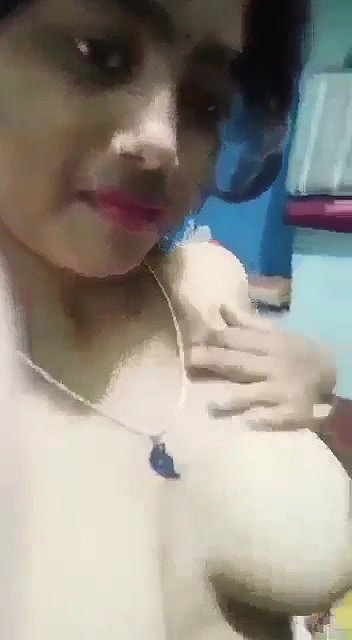 Desi hot bhabi open her saree