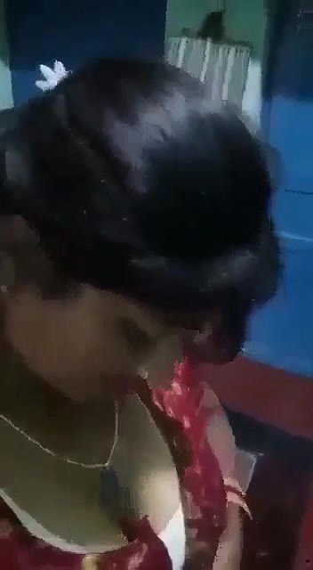 Desi hot bhabi open her saree