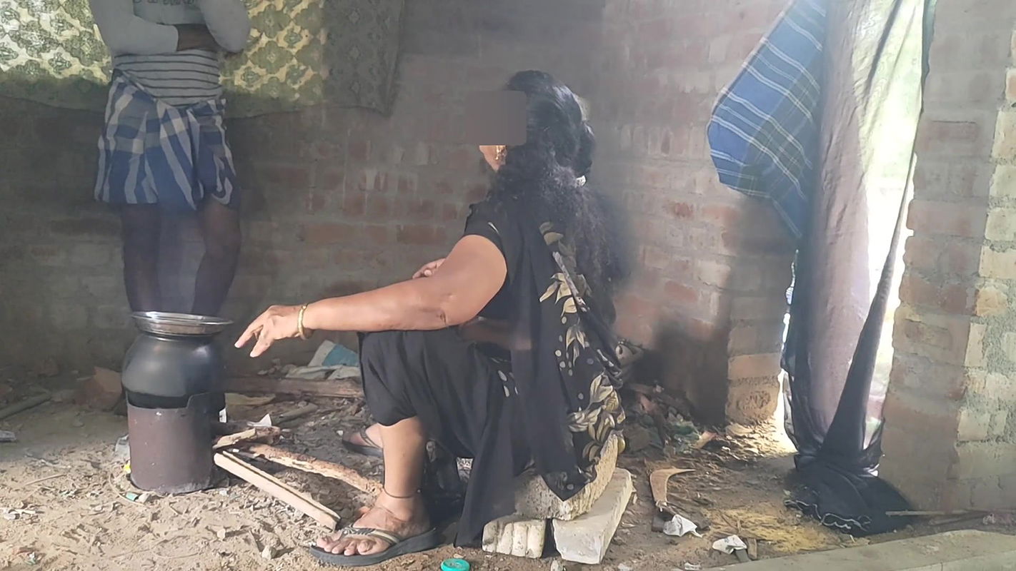 step mother was cooking and young stepson i had sex with her