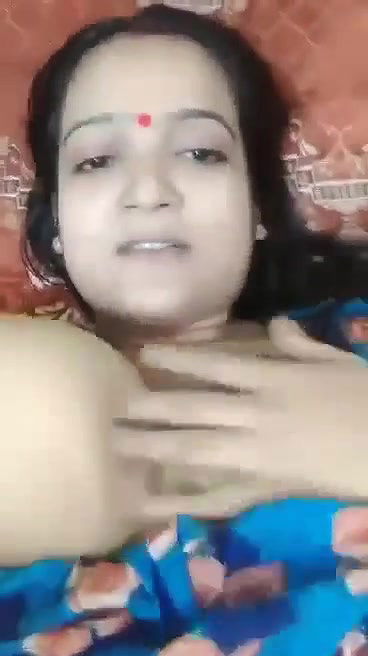 Horny Boudi Showing and Fingering