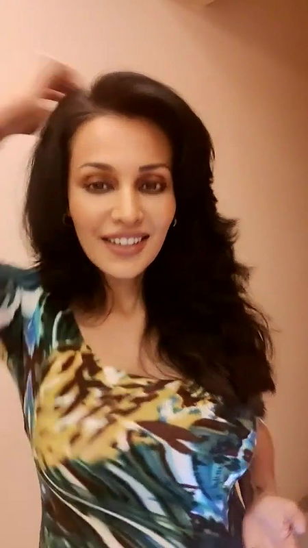 720p 11 may live flora saini