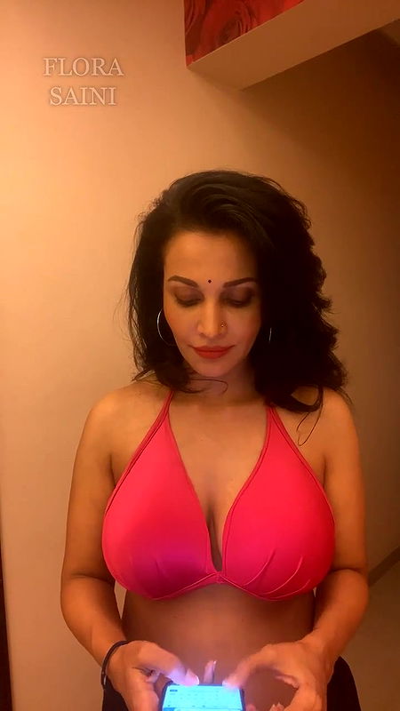 720p 50 shades of flora live