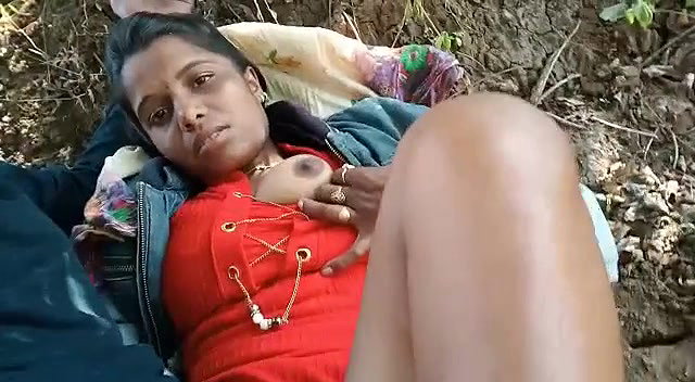 Desi Village Couple fucking outdoor