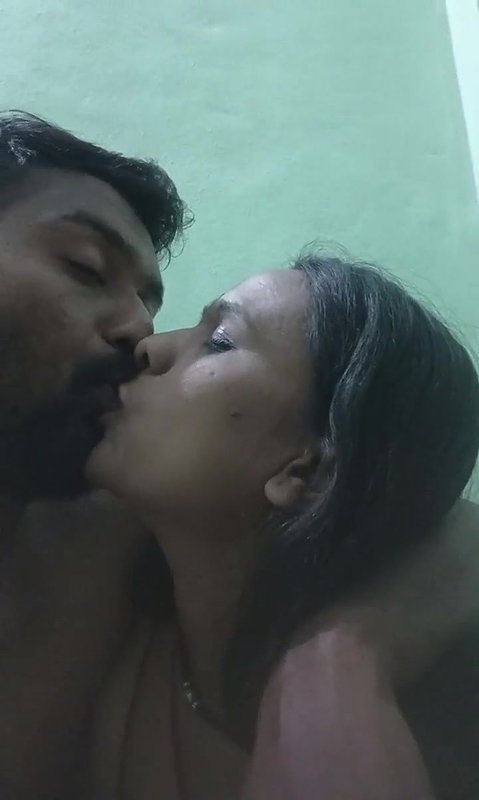 Kavita Vahini licked the tail with lock music