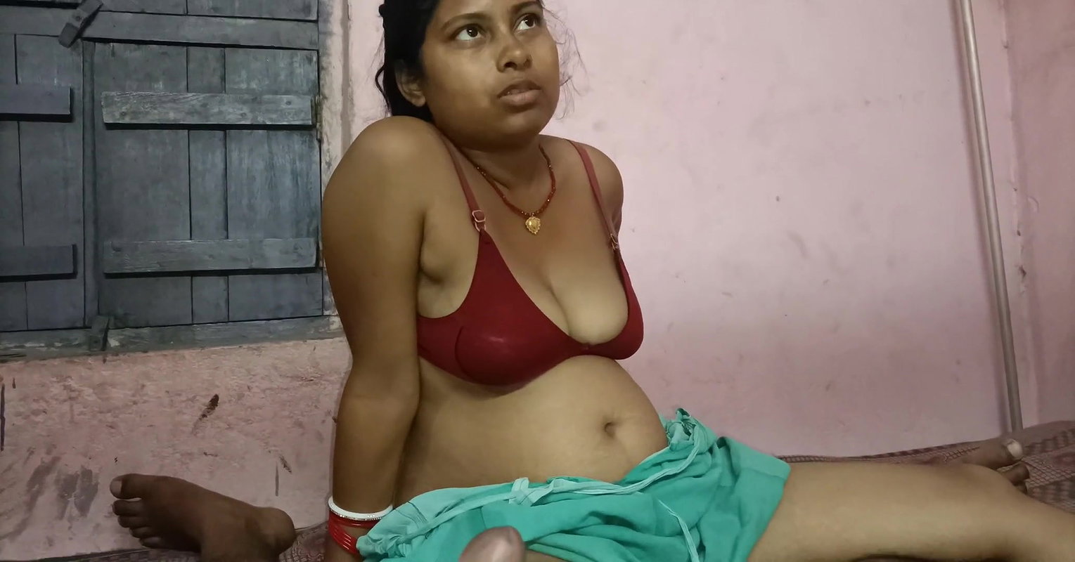 Sexy bhabhi sucked her husband’s while bathing and