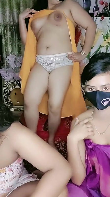 Fatty girl hot dance  and show boobs