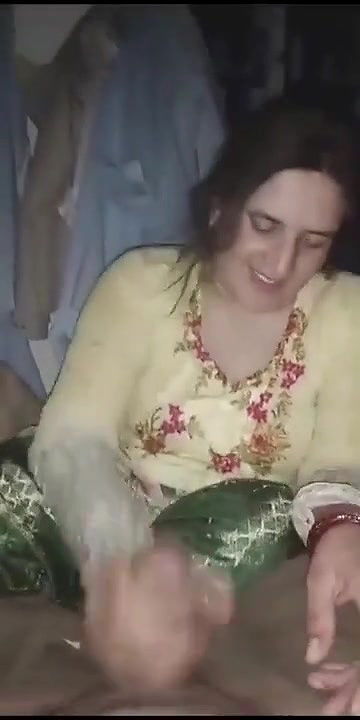 Desi lady giving blowjob