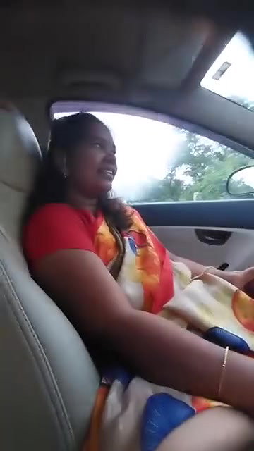 Bhabhi Pussy fingering by lover inside car