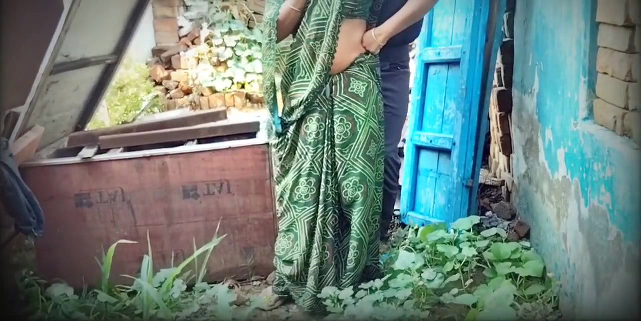 Indian Desi Bhabhi devar sex in the outdoor vegeta