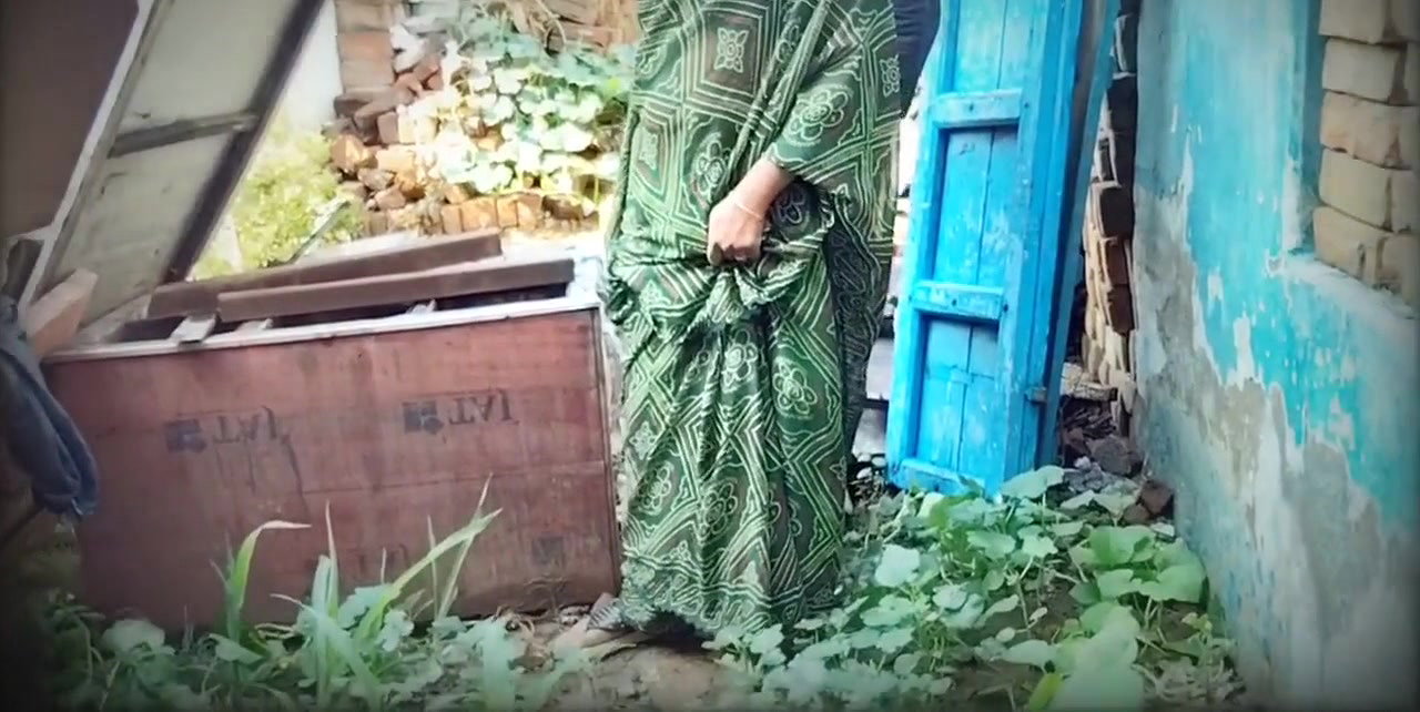 Indian Desi Bhabhi devar sex in the outdoor vegeta