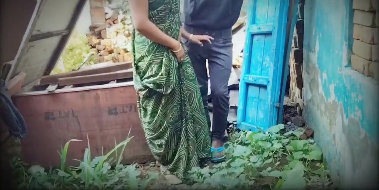 Indian Desi Bhabhi devar sex in the outdoor vegeta