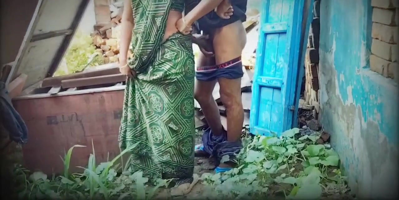 Indian Desi Bhabhi devar sex in the outdoor vegeta