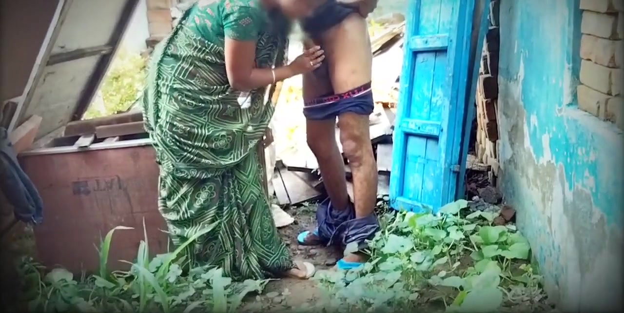 Indian Desi Bhabhi devar sex in the outdoor vegeta
