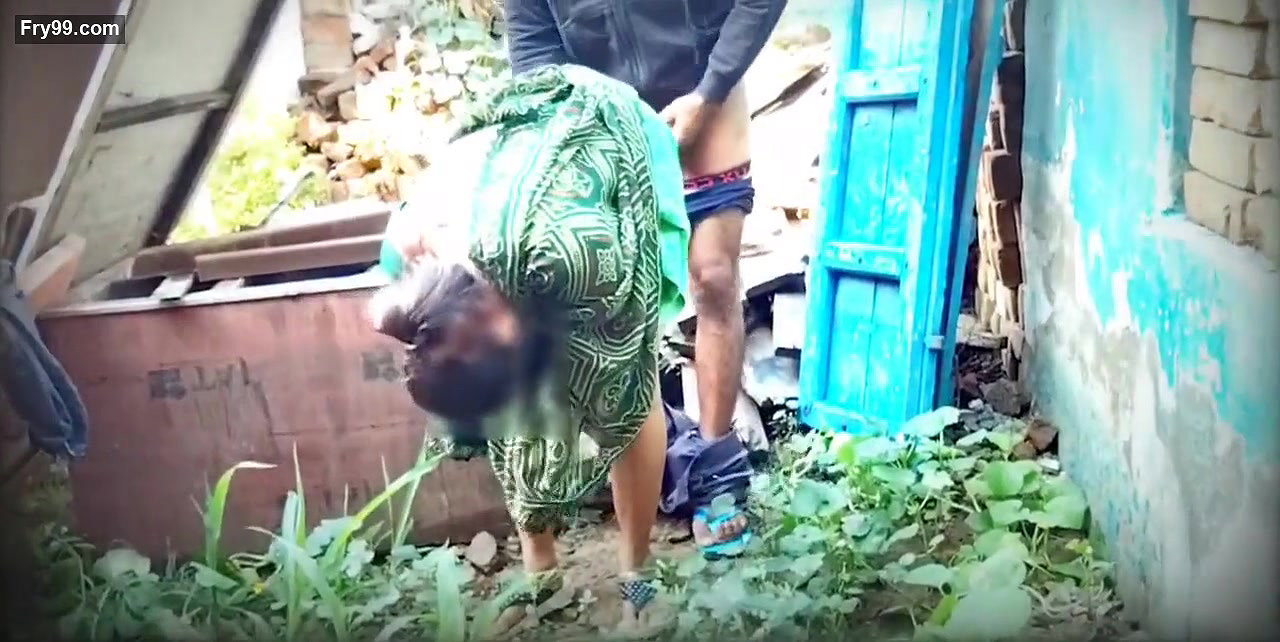 Indian Desi Bhabhi devar sex in the outdoor vegeta