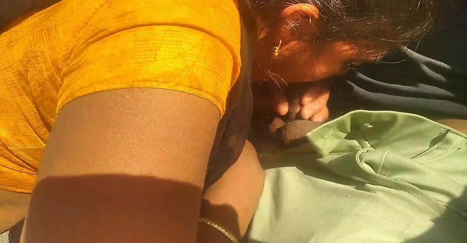 My Indian bhabhi ko suckiya aur me , Hindi me