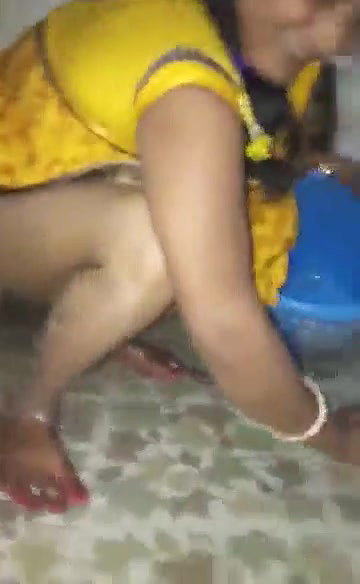 RECORDING HER AUNTY’S PUSSY CLEANING AFTER SEX