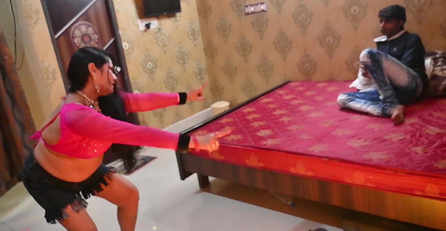 REDLIGHT AREA GIRL NUDE DANCE IN OYO ROOM (PART-1)