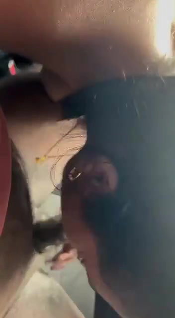 Cheater married bhabhi sucking like pro inside car