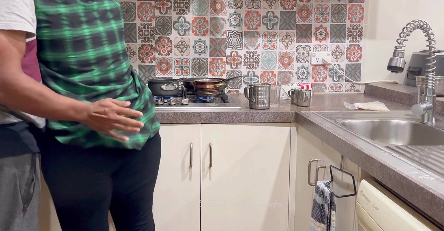 A Tale of Fuck & Romance Indian Couple’s Sensual Play in the Kitchen! Big Ass – Loud Moaning – Indian Anal Sex