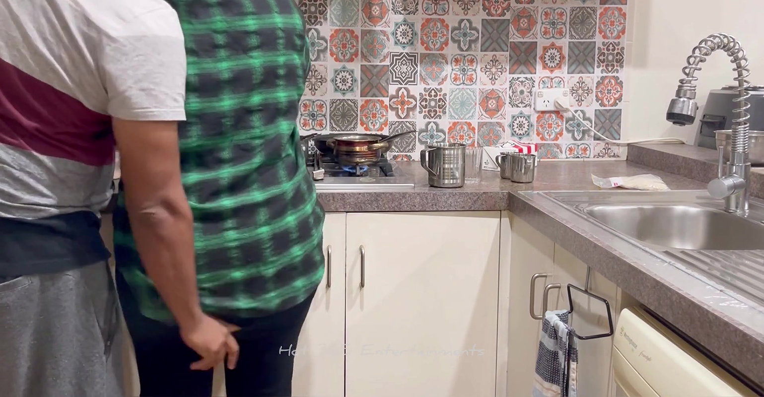 A Tale of Fuck & Romance Indian Couple’s Sensual Play in the Kitchen! Big Ass – Loud Moaning – Indian Anal Sex