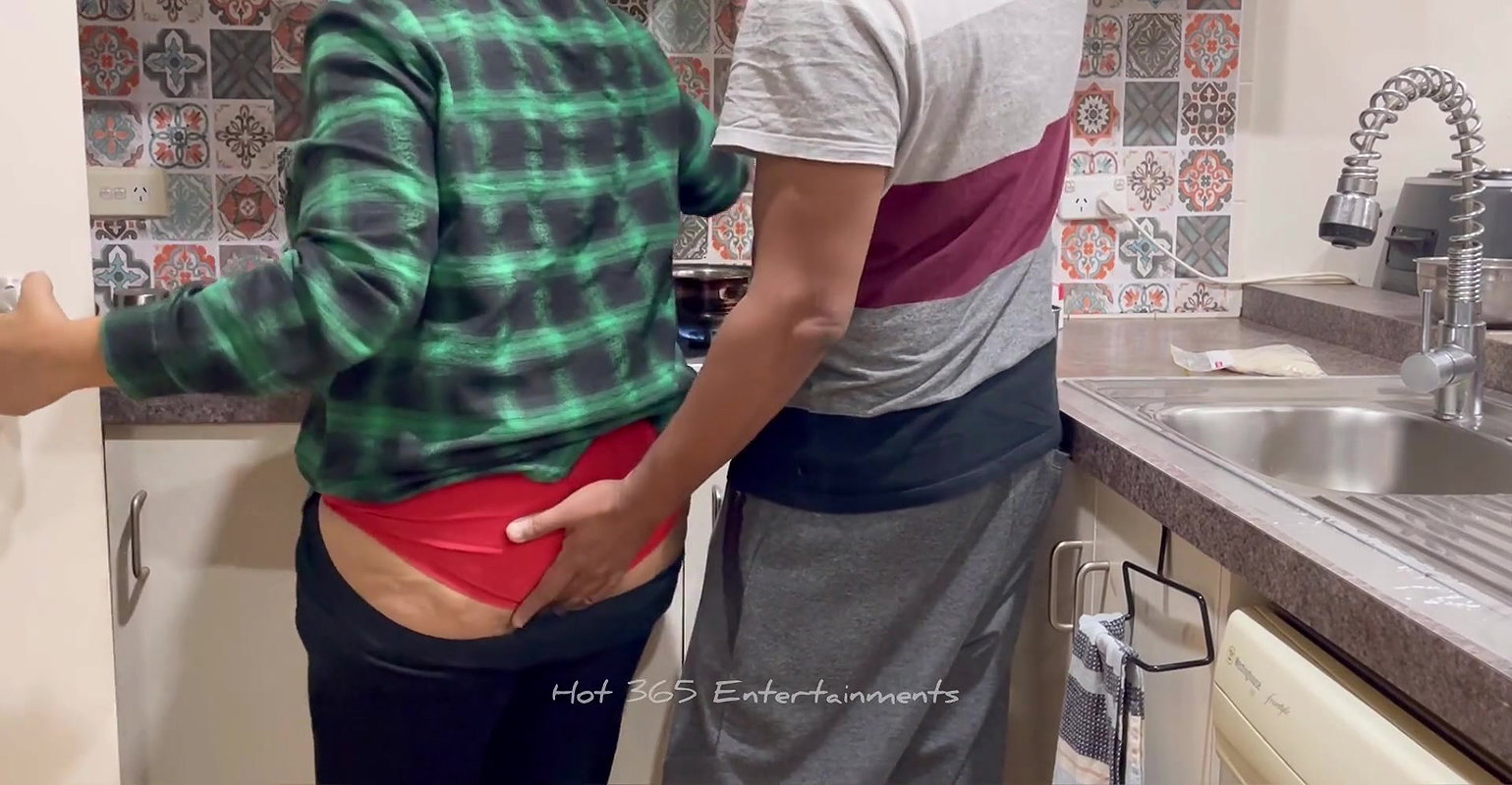 A Tale of Fuck & Romance Indian Couple’s Sensual Play in the Kitchen! Big Ass – Loud Moaning – Indian Anal Sex