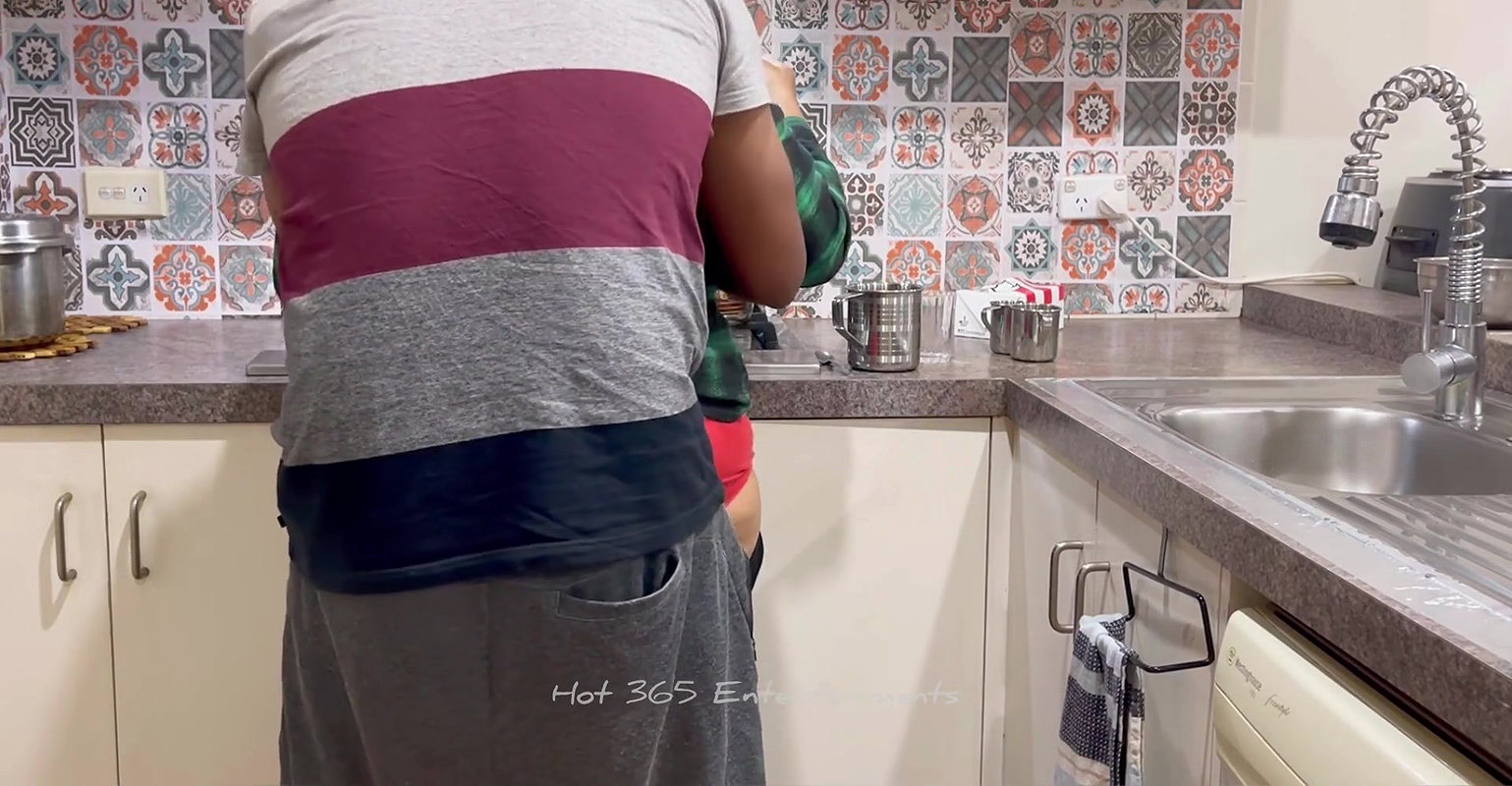 A Tale of Fuck & Romance Indian Couple’s Sensual Play in the Kitchen! Big Ass – Loud Moaning – Indian Anal Sex