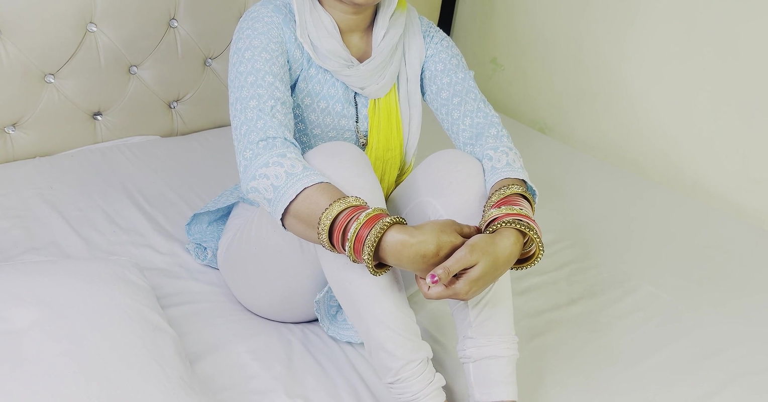 Bhabhi jee oil massage karane ka mauka do devar sex Devar Sister-in-law please give me a chance to do oil massage romantic sex